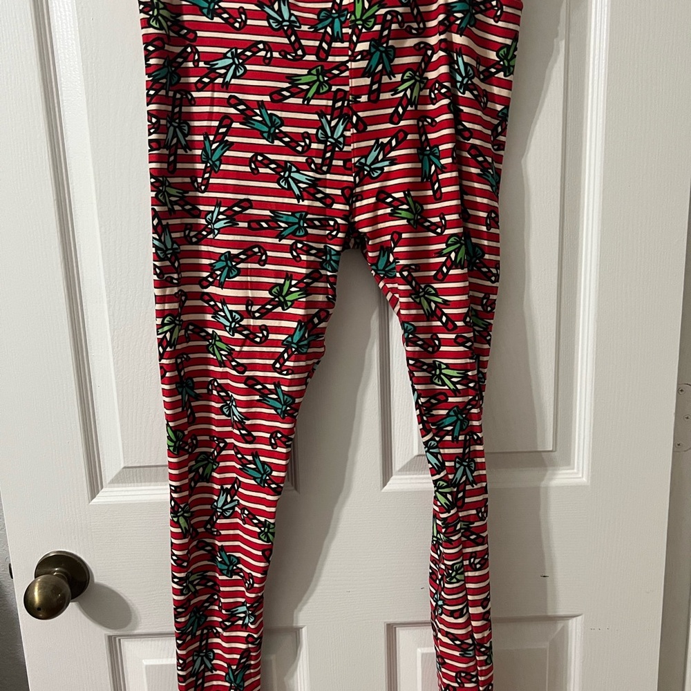 NWOT LuLaRoe Striped Leggings with Green Holly & Candy Canes- Tall & Curvy